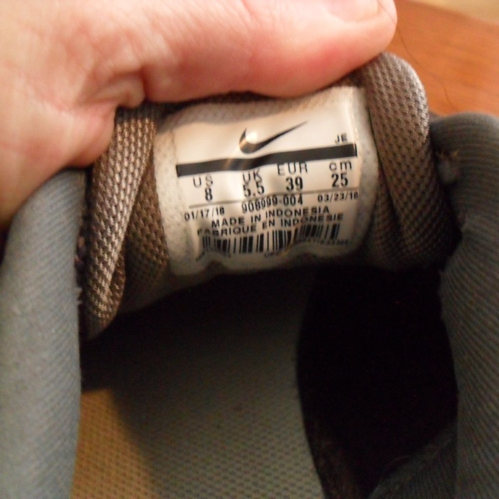 Nike Ladies Sneakers Size 8 - Picture 4 of 4